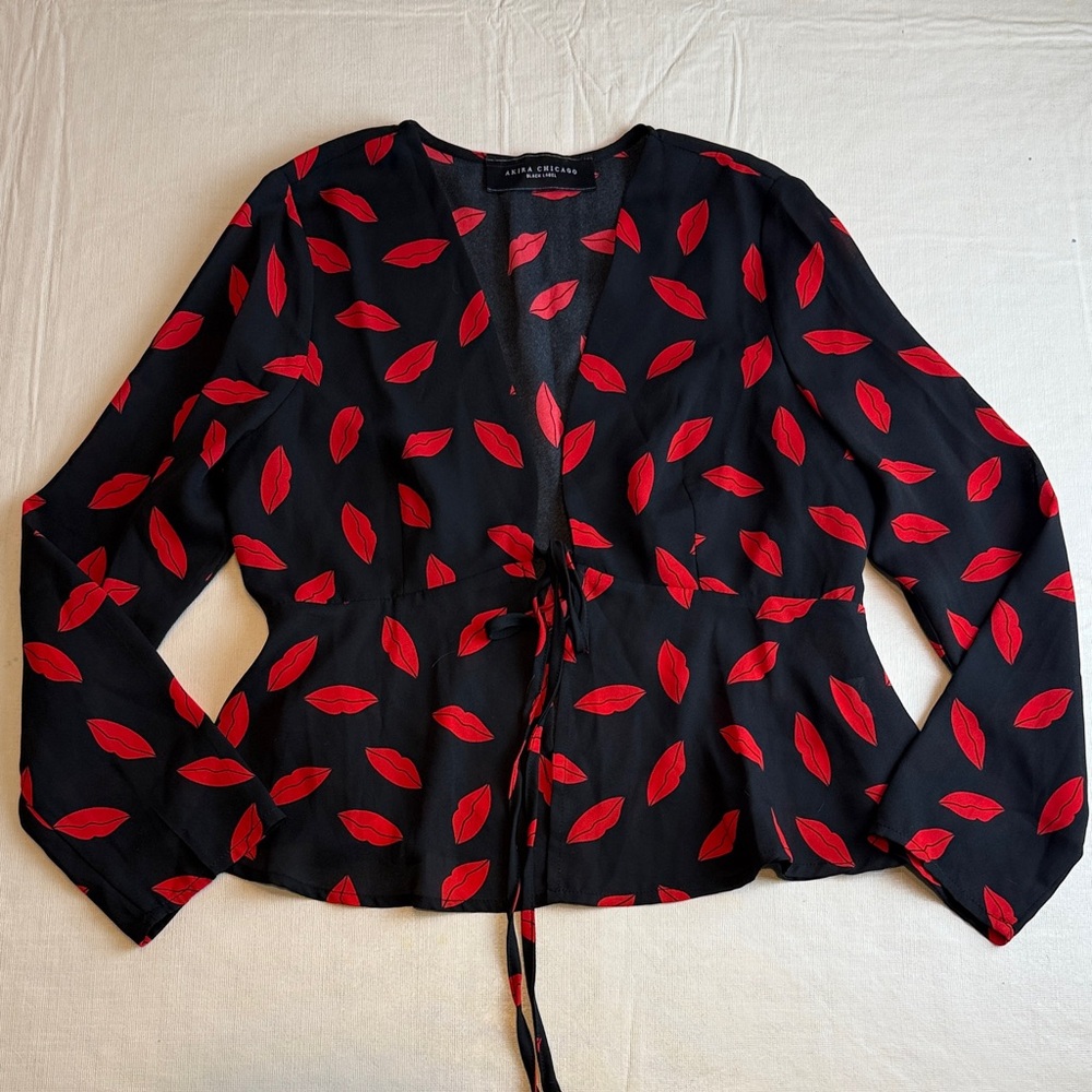 AKIRA Chicago Black Label Black Red Lip Motif Tie Front Peplum Top Size S